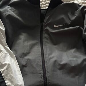 Nike Men's Gray and Black Windbreaker